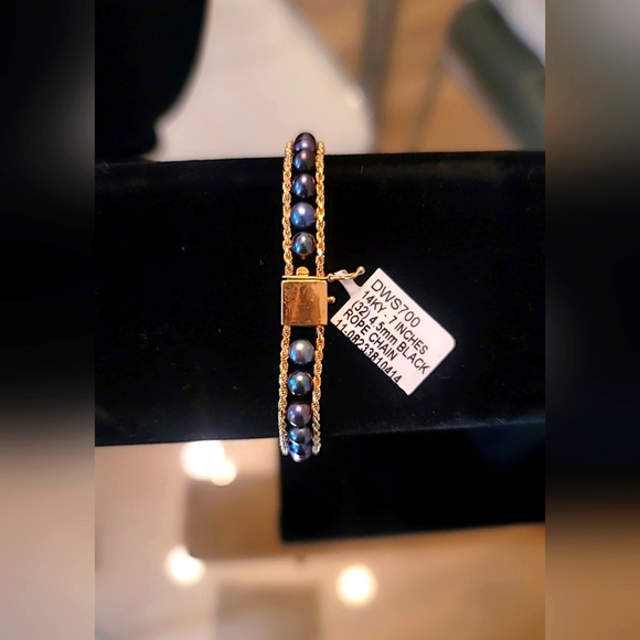 Real Natural Freshwater Black Pearl, 14-Karat Solid Gold Bracelet - Picture 4 of 4